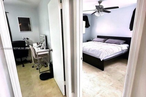 Condo in Miami, Florida, 2 bedrooms № 2031305 - photo 12