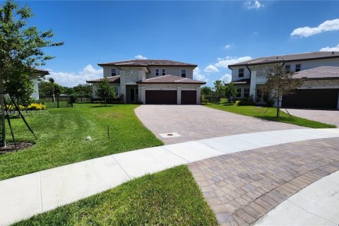 Casa en venta en Davie, Florida, 5 dormitorios, 367.71 m2 № 1882112 - foto 2
