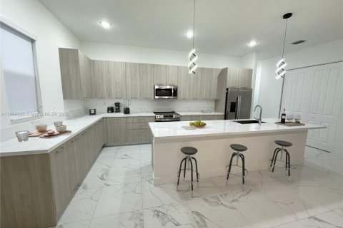 Casa en venta en Davie, Florida, 5 dormitorios, 367.71 m2 № 1882112 - foto 8