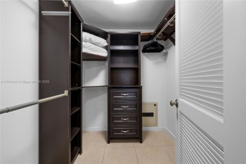 Condominio en venta en Miami, Florida, 2 dormitorios, 142.6 m2 № 2013633 - foto 13