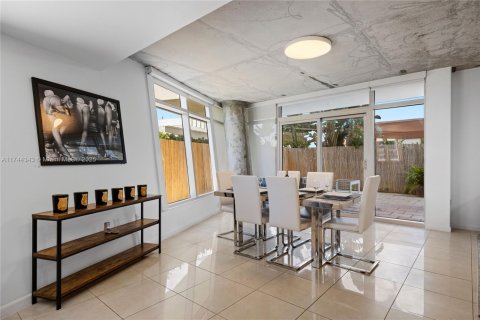 Condominio en venta en Miami, Florida, 2 dormitorios, 142.6 m2 № 2013633 - foto 15