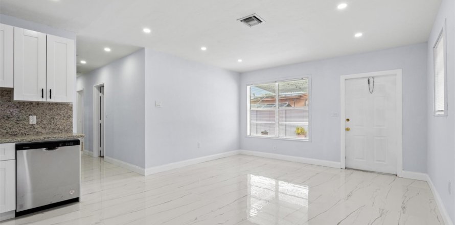 House in Hollywood, Florida 4 bedrooms, 104.05 sq.m. № 1209283