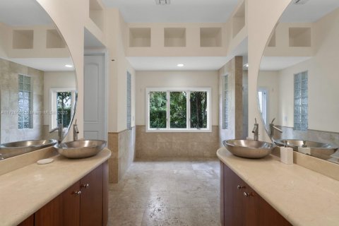 Casa en venta en Coral Gables, Florida, 6 dormitorios, 597.83 m2 № 1859359 - foto 18