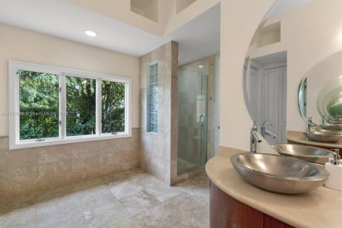 Casa en venta en Coral Gables, Florida, 6 dormitorios, 597.83 m2 № 1859359 - foto 17