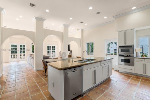 Casa en venta en Coral Gables, Florida, 6 dormitorios, 597.83 m2 № 1859359 - foto 13