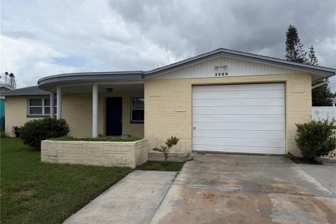 House in Holiday, Florida 2 bedrooms, 111.11 sq.m. № 2198862 - photo 3