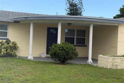 House in Holiday, Florida 2 bedrooms, 111.11 sq.m. № 2198862 - photo 4