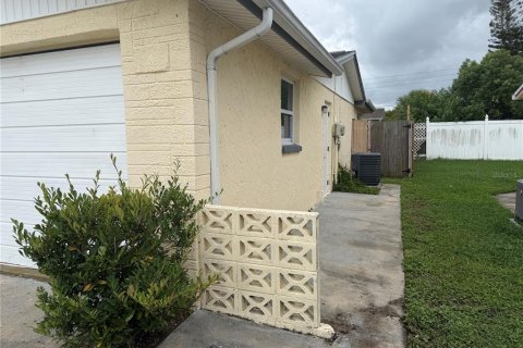 House in Holiday, Florida 2 bedrooms, 111.11 sq.m. № 2198862 - photo 5