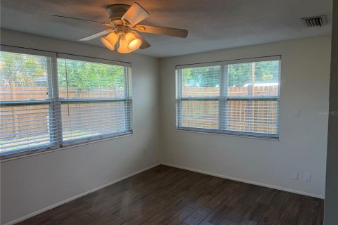 House in Holiday, Florida 2 bedrooms, 111.11 sq.m. № 2198862 - photo 12