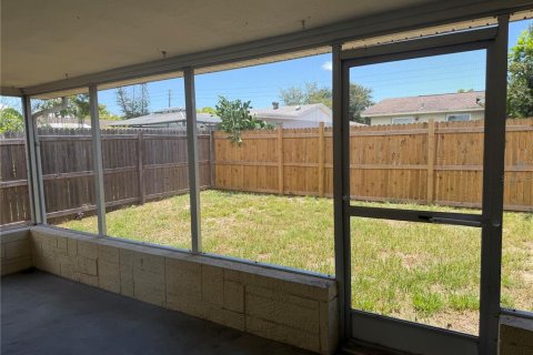 House in Holiday, Florida 2 bedrooms, 111.11 sq.m. № 2198862 - photo 24