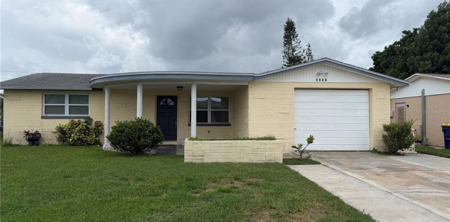 House in Holiday, Florida 2 bedrooms, 111.11 sq.m. № 2198862