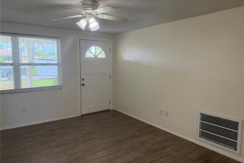 House in Holiday, Florida 2 bedrooms, 111.11 sq.m. № 2198862 - photo 6