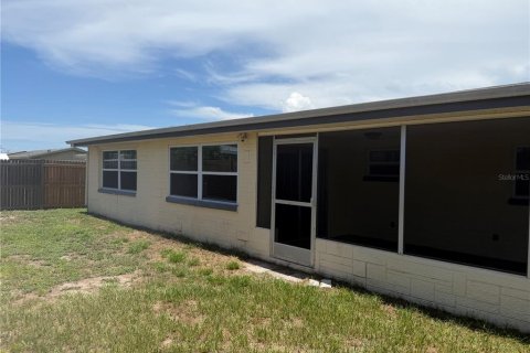 House in Holiday, Florida 2 bedrooms, 111.11 sq.m. № 2198862 - photo 25