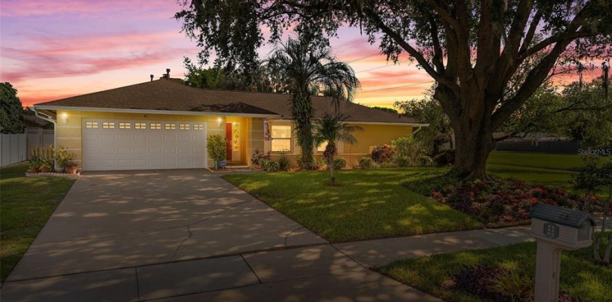House in Orlando, Florida 3 bedrooms, 159.51 sq.m. № 1842132