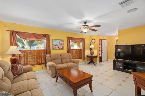 House in Orlando, Florida 3 bedrooms, 159.51 sq.m. № 1842132 - photo 8