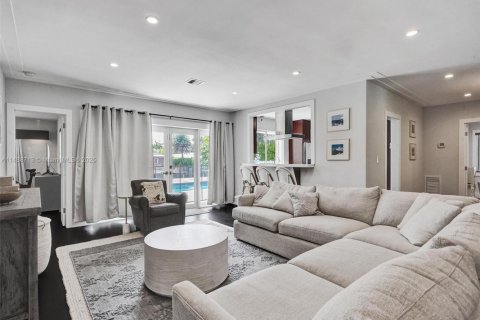 Villa ou maison à vendre à North Miami, Floride: 4 chambres, 196.49 m2 № 2035304 - photo 11