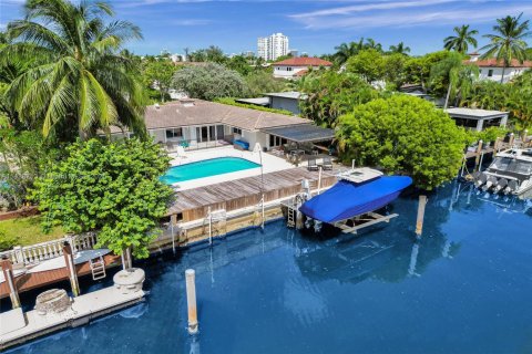 Villa ou maison à vendre à North Miami, Floride: 4 chambres, 196.49 m2 № 2035304 - photo 2