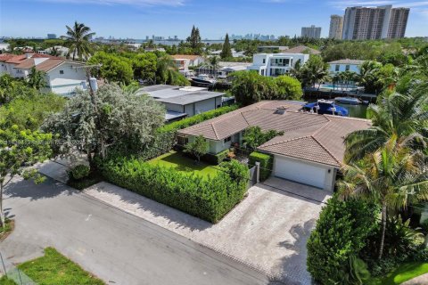 Villa ou maison à vendre à North Miami, Floride: 4 chambres, 196.49 m2 № 2035304 - photo 9