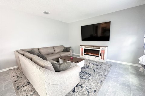 House in Apopka, Florida 4 bedrooms, 258.36 sq.m. № 1848205 - photo 5