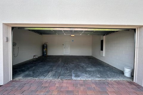 House in DeBary, Florida 4 bedrooms, 217.48 sq.m. № 1843806 - photo 11