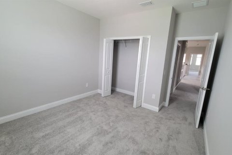 House in DeBary, Florida 4 bedrooms, 217.48 sq.m. № 1843806 - photo 17