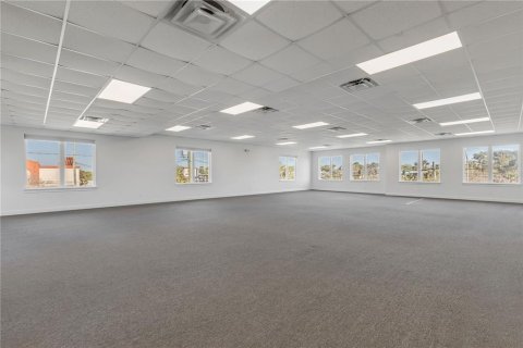 Commercial property in New Smyrna Beach, Florida № 1812932 - photo 11