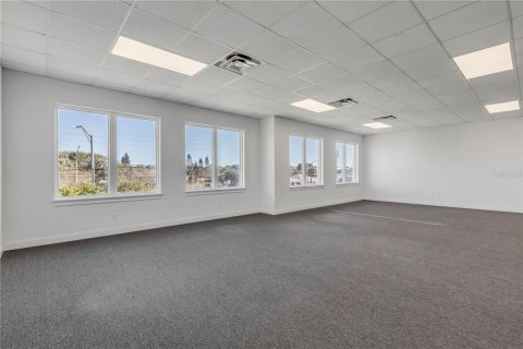 Commercial property in New Smyrna Beach, Florida № 1812932 - photo 20