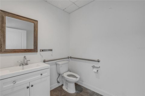 Commercial property in New Smyrna Beach, Florida № 1812932 - photo 10