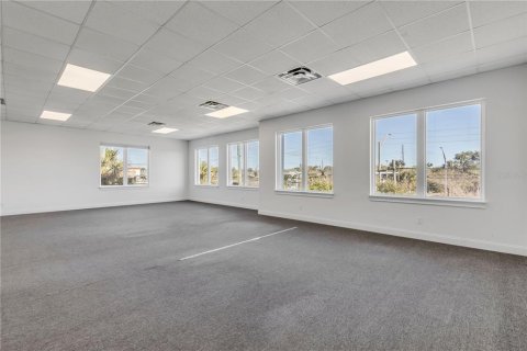 Commercial property in New Smyrna Beach, Florida № 1812932 - photo 19