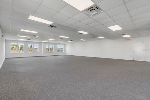 Commercial property in New Smyrna Beach, Florida № 1812932 - photo 13