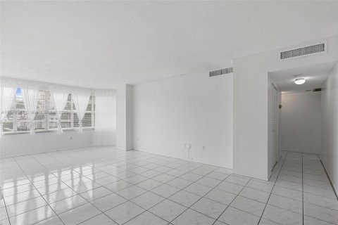 Купить кондоминиум в Халландейл-Бич, Флорида 2 спальни, 118.45м2, № 1852127 - фото 6