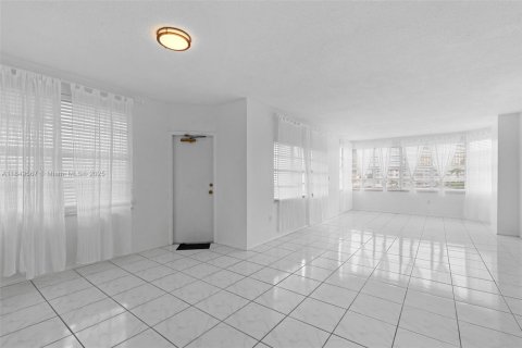 Купить кондоминиум в Халландейл-Бич, Флорида 2 спальни, 118.45м2, № 1852127 - фото 4