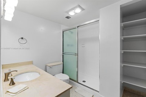 Купить кондоминиум в Халландейл-Бич, Флорида 2 спальни, 118.45м2, № 1852127 - фото 16