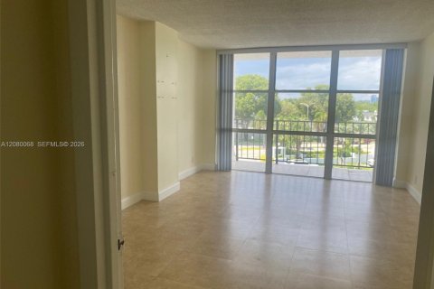 Copropriété à vendre à Hallandale Beach, Floride: 1 chambre, 85.01 m2 № 2341066 - photo 21