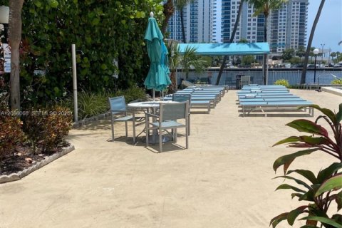 Copropriété à vendre à Hallandale Beach, Floride: 1 chambre, 85.01 m2 № 2341066 - photo 2