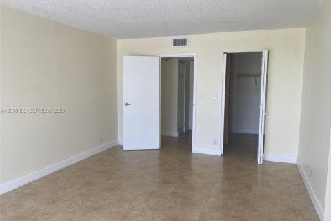 Copropriété à vendre à Hallandale Beach, Floride: 1 chambre, 85.01 m2 № 2341066 - photo 22