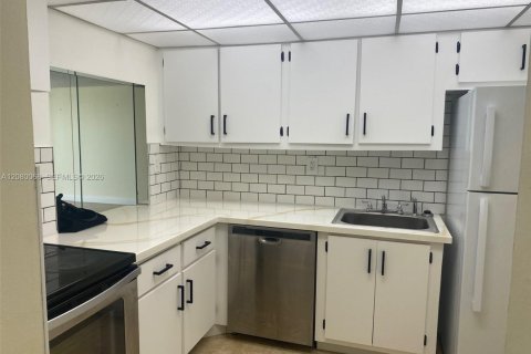 Copropriété à vendre à Hallandale Beach, Floride: 1 chambre, 85.01 m2 № 2341066 - photo 12