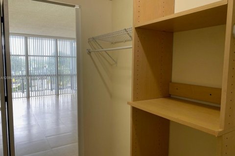 Copropriété à vendre à Hallandale Beach, Floride: 1 chambre, 85.01 m2 № 2341066 - photo 16