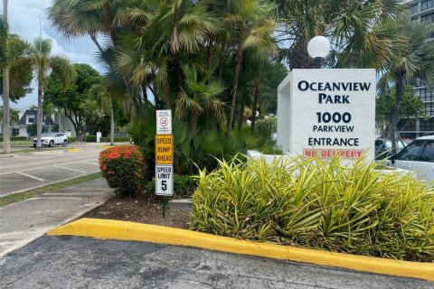 Copropriété à vendre à Hallandale Beach, Floride: 1 chambre, 85.01 m2 № 2341066 - photo 8