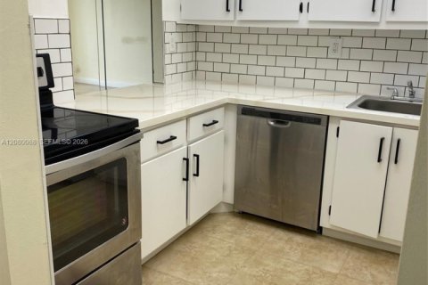Copropriété à vendre à Hallandale Beach, Floride: 1 chambre, 85.01 m2 № 2341066 - photo 9