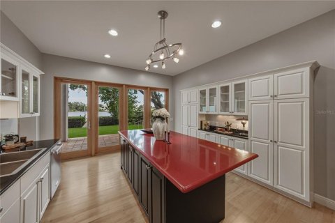 House in Saint Petersburg, Florida 5 bedrooms, 402.64 sq.m. № 2216276 - photo 18