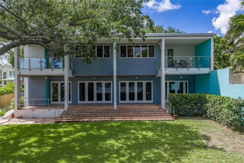 House in Saint Petersburg, Florida 5 bedrooms, 402.64 sq.m. № 2216276 - photo 2