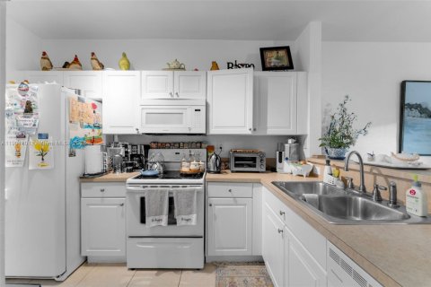 Condo in Homestead, Florida, 2 bedrooms № 2015408 - photo 8