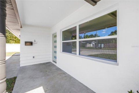 House in Saint Petersburg, Florida 4 bedrooms, 206.99 sq.m. № 2429312 - photo 7
