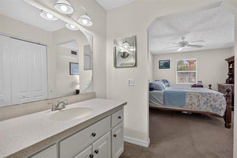 Condo in Largo, Florida, 2 bedrooms № 2201084 - photo 12