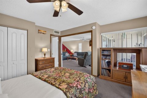 Condo in Largo, Florida, 2 bedrooms № 2201084 - photo 21
