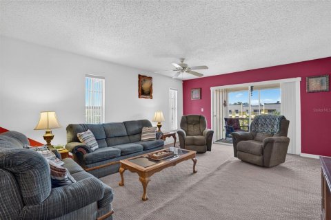 Condo in Largo, Florida, 2 bedrooms № 2201084 - photo 15