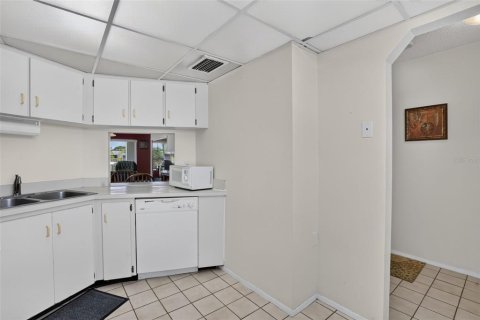 Condo in Largo, Florida, 2 bedrooms № 2201084 - photo 7