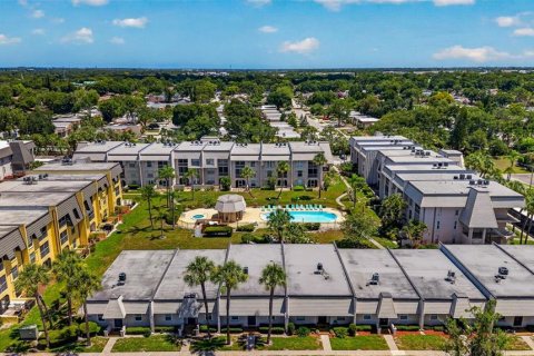 Condo in Largo, Florida, 2 bedrooms № 2201084 - photo 27