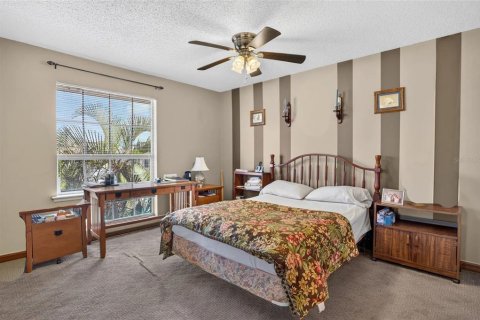 Condo in Largo, Florida, 2 bedrooms № 2201084 - photo 19